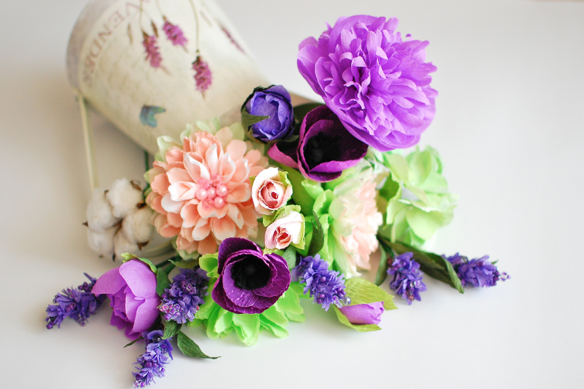 Как сделать цветы из гофрированной бумаги: большие, ростовые, с конфетами своими руками. Пошаговый мастер-класс + 75 ФОТО роскошных букетов