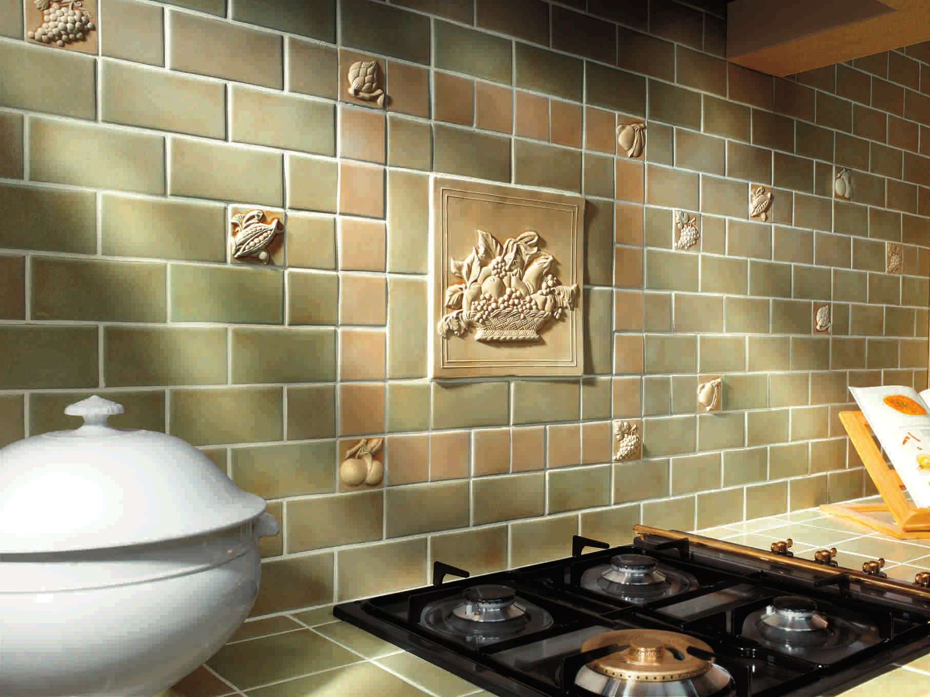 Фартук на кухне из керамической плитки фото