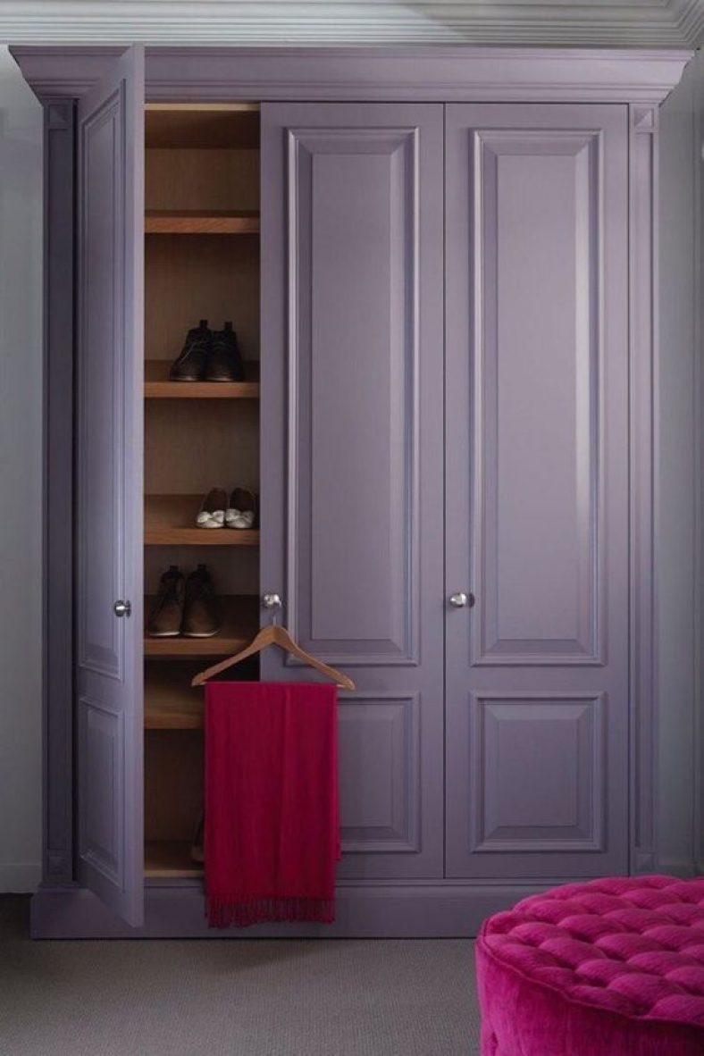 Шкаф классический с распашными дверями