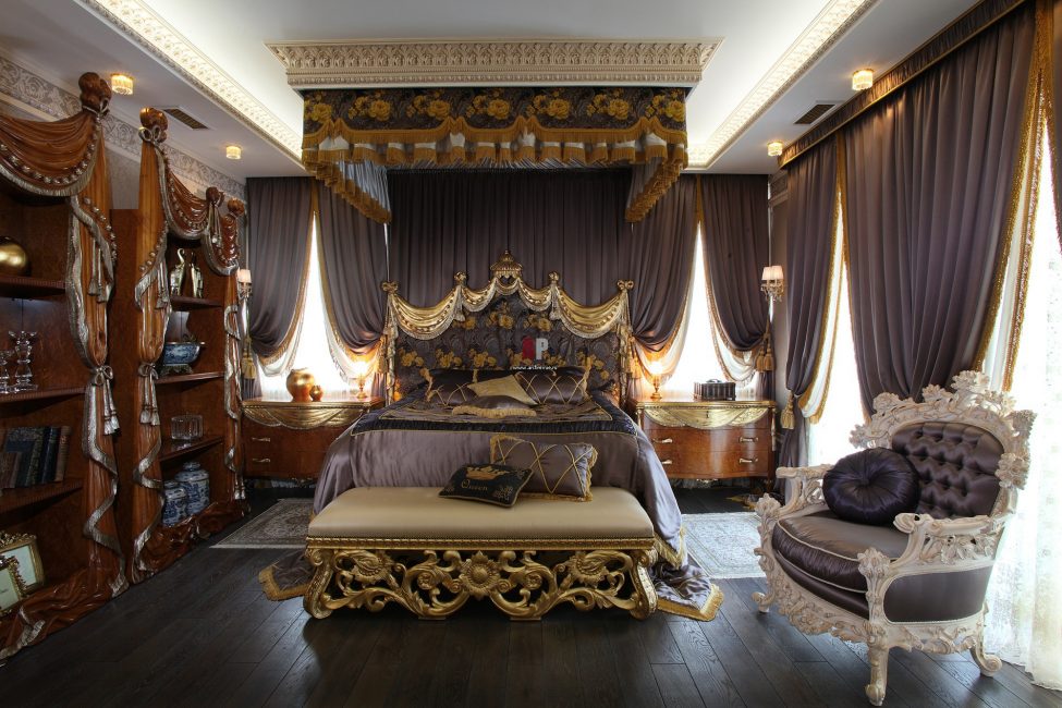 Роскошная спальня в стиле барокко