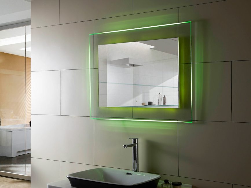 Легкая зеленых оттенков подсветка служит больше для украшения комнаты