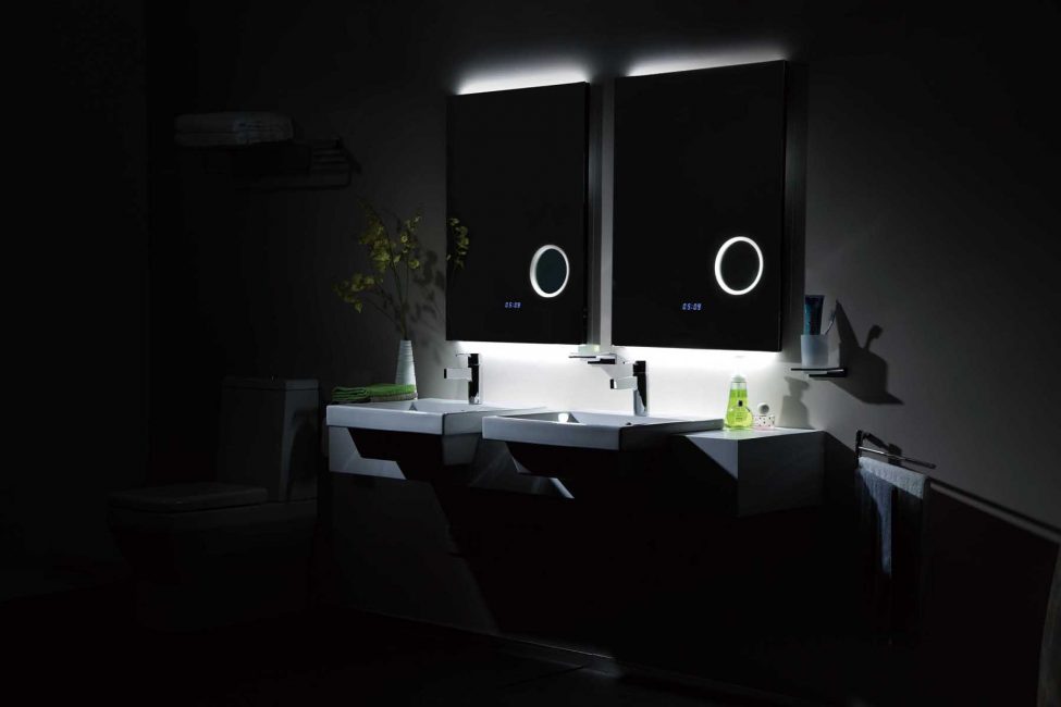 Часы на сенсорной панели - идеальный вариант для любителей проводить много времени в ванной