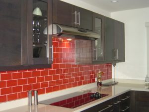 Дизайн Красной кухни в ярких тонах: Магия цвета, который влияет на наше восприятие интерьера (115+ Фото)