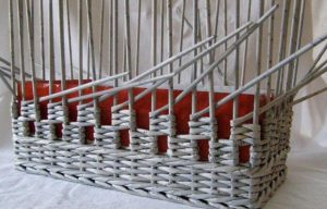 Плетение корзин из газетных трубочек пошагово для начинающих (90+Фото). Как начать и завершить?