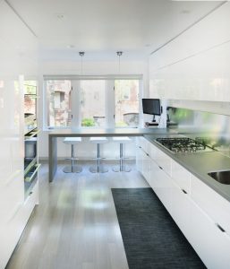 Узкая и длинная Кухня - Как оформить? Нюансы и хитрости для маленького интерьера (175+ Фото)