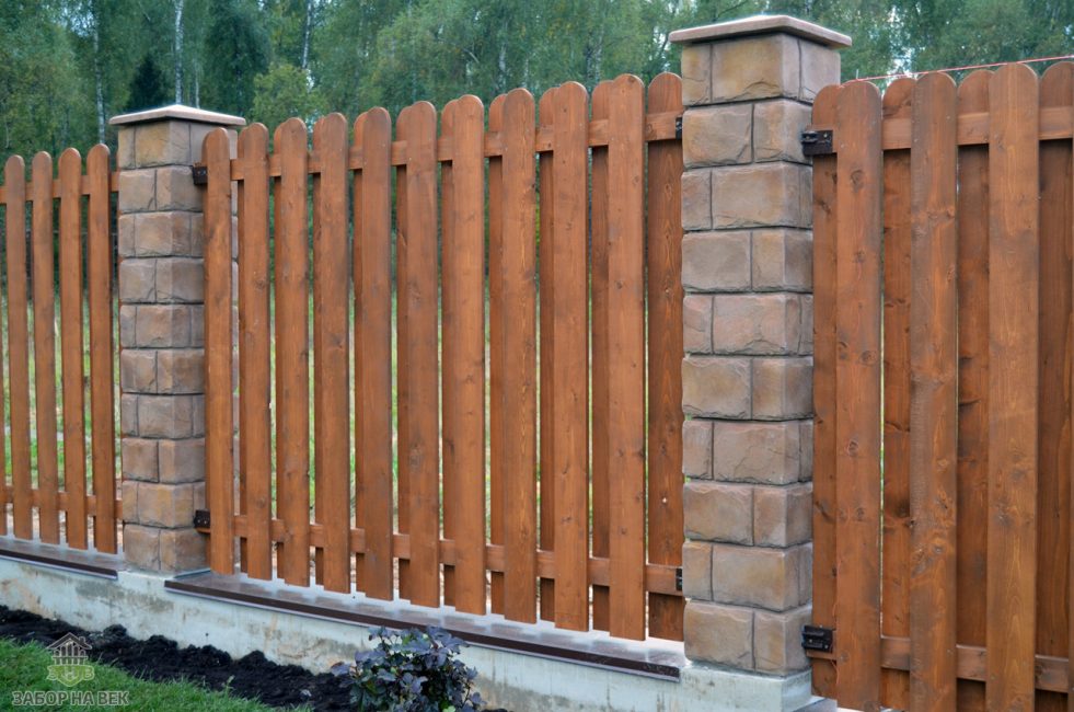 Деревянный забор для дачи из досок варианты фото