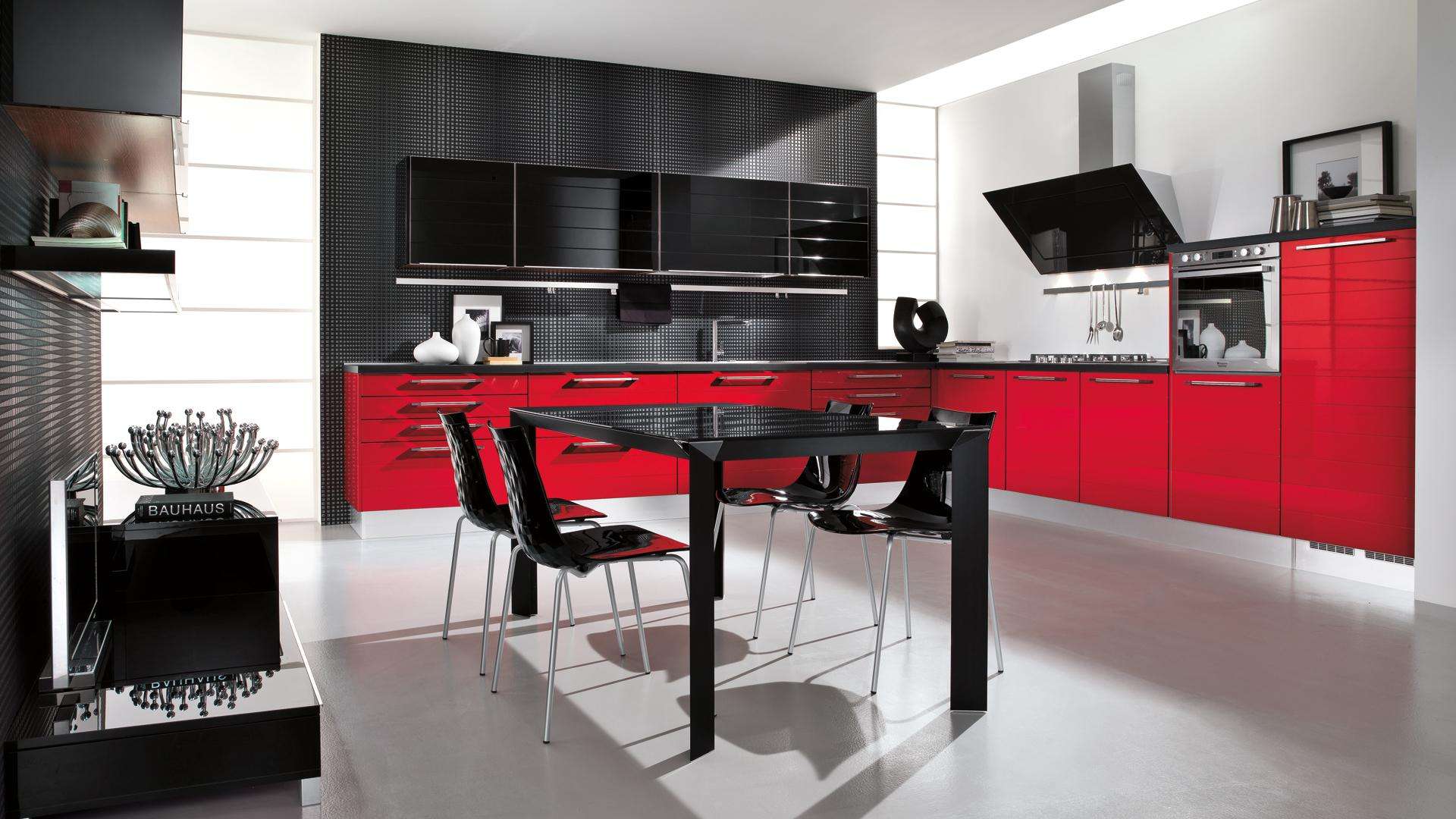 Кухня в черных тонах. Кухонный интерьер. Красивые кухни. Красивые современные кухни. Красные кухни.