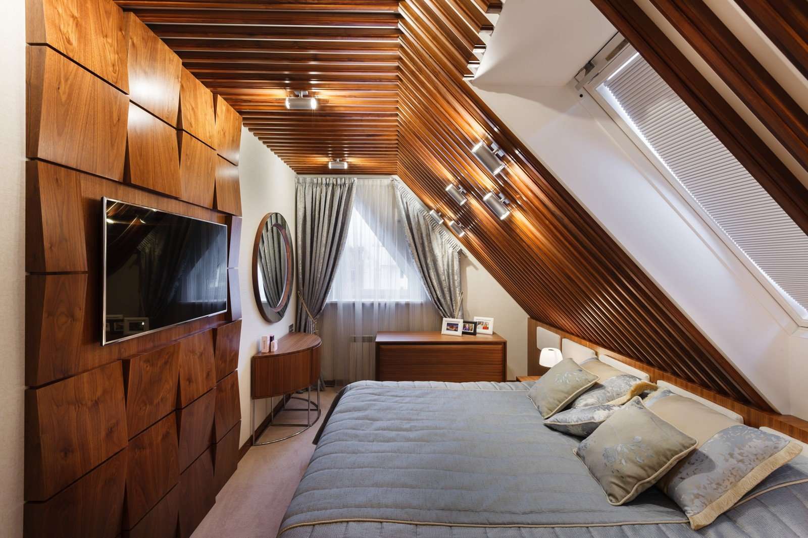 Современная Спальня В Мансарде Фото