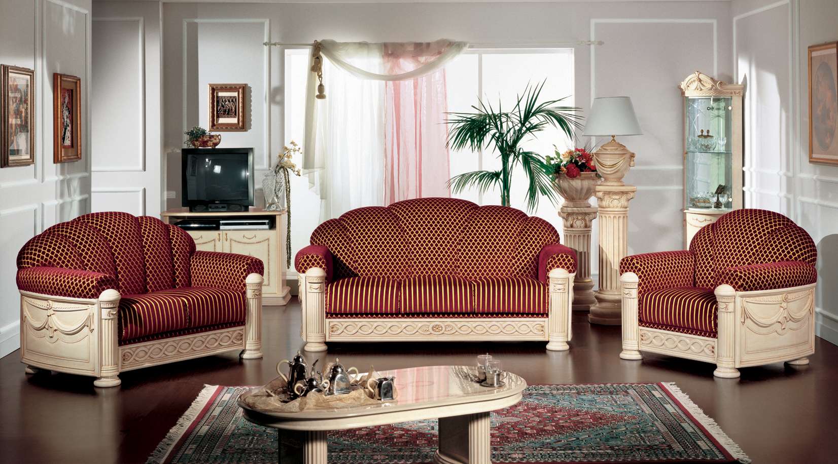 Комплекты диванов в гостиную. Диван Decor Camelgroup. Мебель Версаче комплект диван кресло. Мягкая мебель из Италии Версаче. Классические диваны для гостиной.
