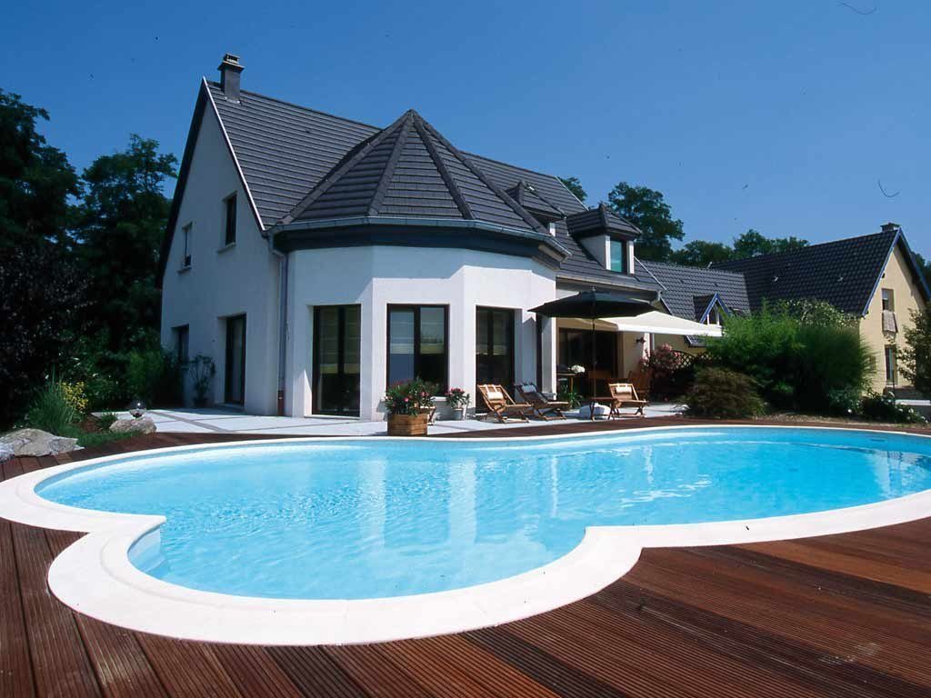 Загородный дом с бассейном