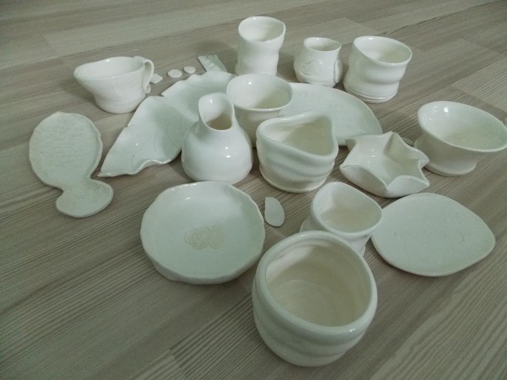 Из чего можно сделать посуду. Изделия из глины. Изделия из глины для лепки. Изделия из керамики. Изделия из фарфоровой глины.