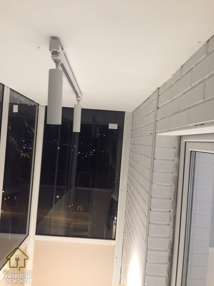 Хозяин квартиры сделал бюджетный ремонт на балконе с рябым полом. Фото До/После