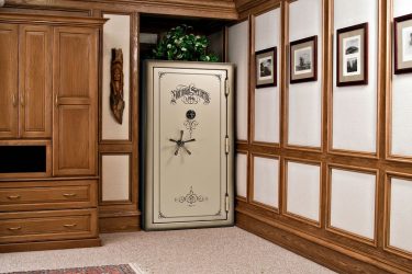 Сейфы в интерьере дома или квартиры (маленькие, несгораемые, встроенные). Как выбрать? На что обратить внимание?