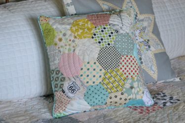 Декоративные подушки Своими руками — Изюминка вашего интерьера. Мастер-классы, схемы, выкройки (145+ Фото)