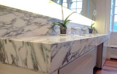 Отделка Ванной комнаты искусственным камнем: Умывальник, столешница, полки. Особенности использования материала