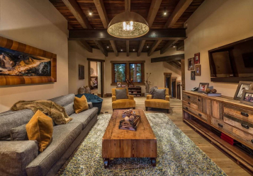 Деревянный потолок с декоративными балками: 165+ (Фото) дизайна и отделки