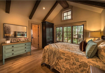 Деревянный потолок с декоративными балками: 165+ (Фото) дизайна и отделки