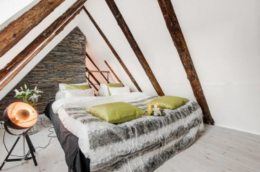 Деревянный потолок с декоративными балками: 165+ (Фото) дизайна и отделки