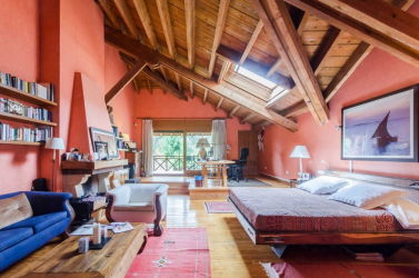 Деревянный потолок с декоративными балками: 165+ (Фото) дизайна и отделки