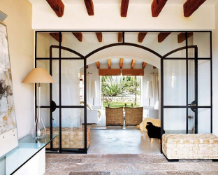 Деревянный потолок с декоративными балками: 165+ (Фото) дизайна и отделки