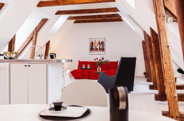 Деревянный потолок с декоративными балками: 165+ (Фото) дизайна и отделки