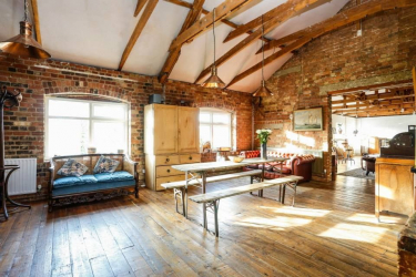 Деревянный потолок с декоративными балками: 165+ (Фото) дизайна и отделки