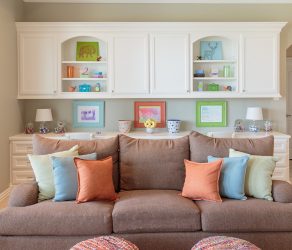 Дизайн детской комнаты с мягким диваном: Как и Куда лучше поставить?