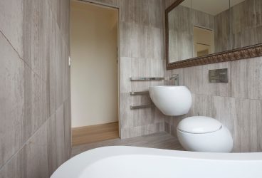 Дизайн ванной в деревянном доме (200+ Фото): Отделка своими руками (потолок, пол, стены)