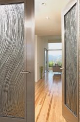 Двери со стеклянными вставками: 180+ (Фото) пластиковых, деревянных и алюминиевых вариантов (входные, межкомнатные, купе)