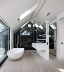 Двери в туалет и ванную — Какие Лучше? 170 Вариантов для Вашего выбора (стеклянные, пластиковые, раздвижные)