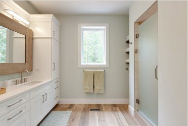 Двери в туалет и ванную — Какие Лучше? 170 Вариантов для Вашего выбора (стеклянные, пластиковые, раздвижные)