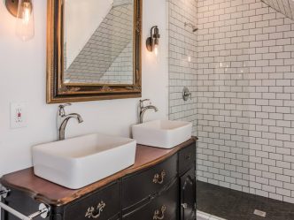 Двери в туалет и ванную — Какие Лучше? 170 Вариантов для Вашего выбора (стеклянные, пластиковые, раздвижные)