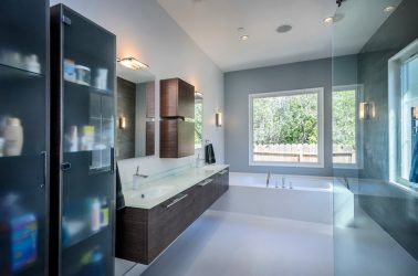 Двери в туалет и ванную — Какие Лучше? 170 Вариантов для Вашего выбора (стеклянные, пластиковые, раздвижные)