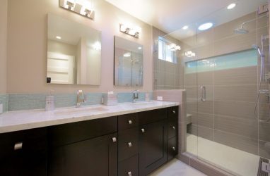 Двери в туалет и ванную — Какие Лучше? 170 Вариантов для Вашего выбора (стеклянные, пластиковые, раздвижные)