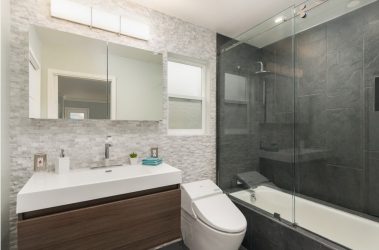 Двери в туалет и ванную — Какие Лучше? 170 Вариантов для Вашего выбора (стеклянные, пластиковые, раздвижные)