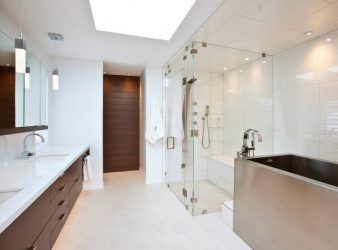 Двери в туалет и ванную — Какие Лучше? 170 Вариантов для Вашего выбора (стеклянные, пластиковые, раздвижные)