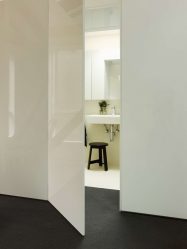 Двери в туалет и ванную — Какие Лучше? 170 Вариантов для Вашего выбора (стеклянные, пластиковые, раздвижные)