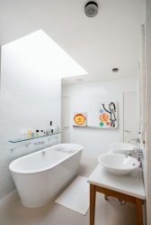 Двери в туалет и ванную — Какие Лучше? 170 Вариантов для Вашего выбора (стеклянные, пластиковые, раздвижные)