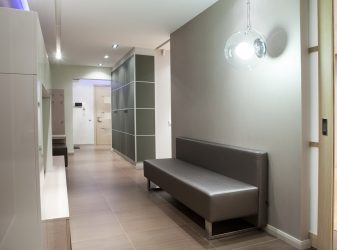 Современные идеи дизайна для прихожей и коридора (мебель, освещение, декор). ТОП-10 правил оформления + 200 ФОТО