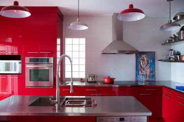 Дизайн Красной кухни в ярких тонах: Магия цвета, который влияет на наше восприятие интерьера (115+ Фото)