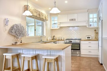 Дизайн красивых Кухонь в стиле Прованс: 240+ Фото Современных Оформлений (стены, потолок, шторы)