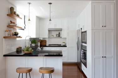 Дизайн красивых Кухонь в стиле Прованс: 240+ Фото Современных Оформлений (стены, потолок, шторы)