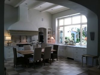 Дизайн красивых Кухонь в стиле Прованс: 240+ Фото Современных Оформлений (стены, потолок, шторы)