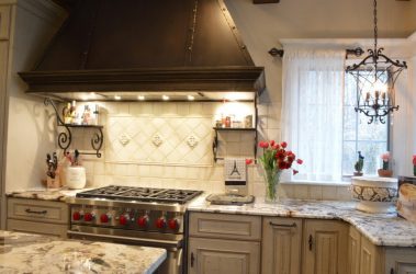 Дизайн красивых Кухонь в стиле Прованс: 240+ Фото Современных Оформлений (стены, потолок, шторы)