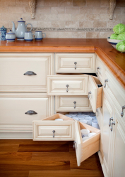 Интерьер кухни с нишей: Оформляем кухонное пространство правильно (в стене, под окном, в углу)