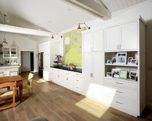 Ламинат в интерьере квартиры (на полу, стенах, потолке). Полезные советы, рекомендации, ТОП-5 трендов + 100 ФОТО