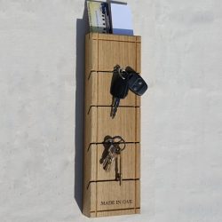 Вместо крючков, специальные отверстия