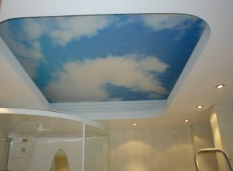 Натяжной потолок в ванную комнату (125+ Фото Плюсы и минусы) Лучшее решение или дань моде?