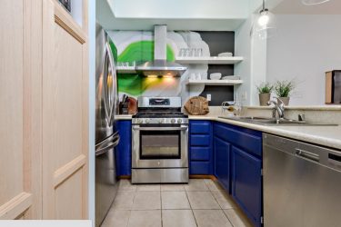 Отделка стен на кухне: 205+ Фото Вариантов (панели, ламинат, штукатурка). Как сочетать практичность с эстетикой?