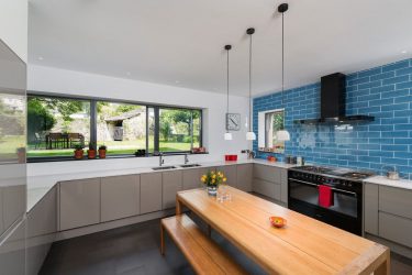 Отделка стен на кухне: 205+ Фото Вариантов (панели, ламинат, штукатурка). Как сочетать практичность с эстетикой?